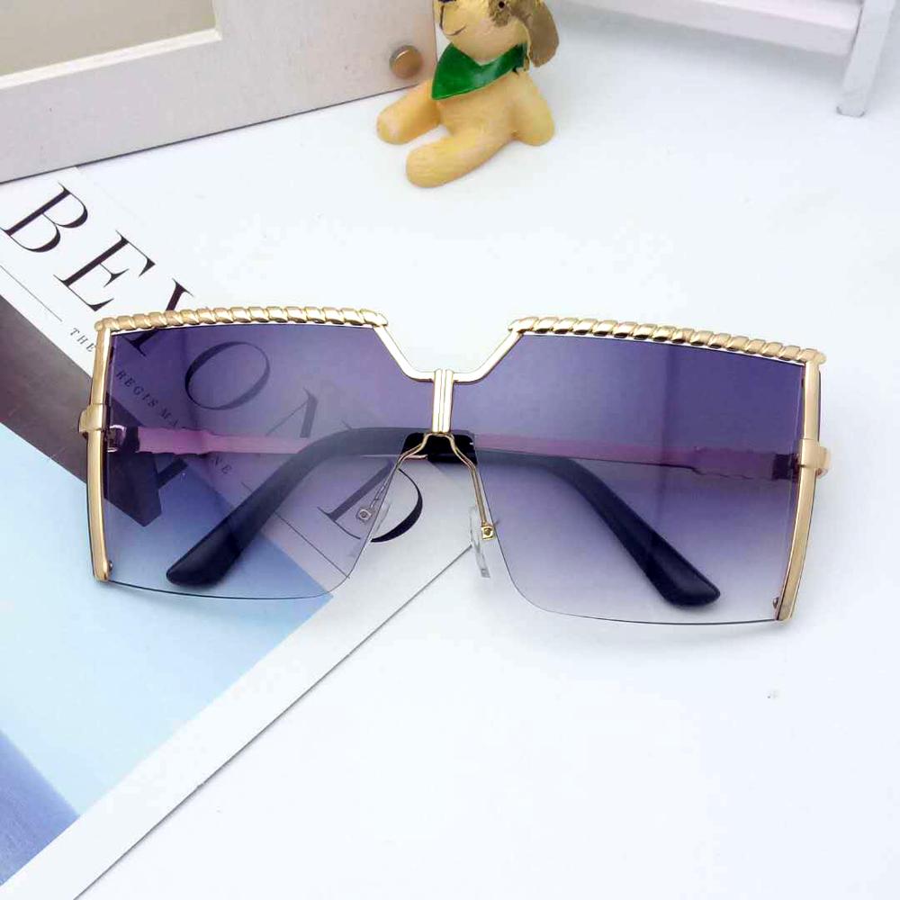 Sleek Elegance Oversized Square Sunglasses