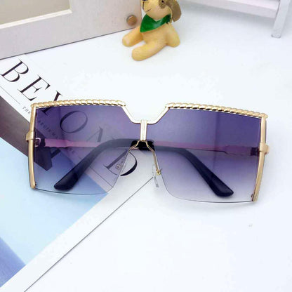 Sleek Elegance Oversized Square Sunglasses